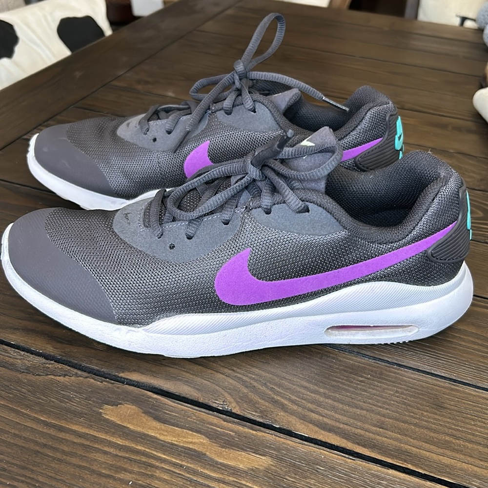 Nike Air tennis shoes